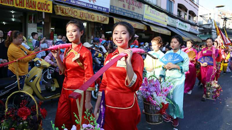 Vạn người đổ về Chợ Lớn xem lễ hội Tết Nguyên tiêu của người Hoa