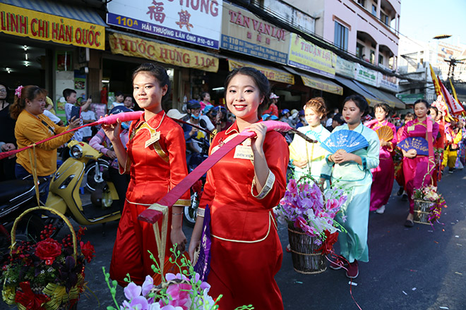Vạn người đổ về Chợ Lớn xem lễ hội Tết Nguyên tiêu của người Hoa