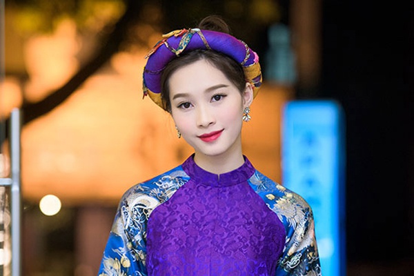 Mỹ nhân Việt lăng xê xu hướng váy áo gấm tinh tế - Thời trang sao