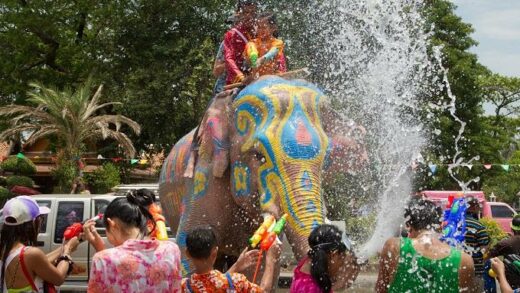Lễ hội té nước - Tết Songkran ở Thái Lan