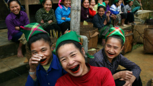 Tục nhuộm răng đen của người Thái bị 'thất sủng'