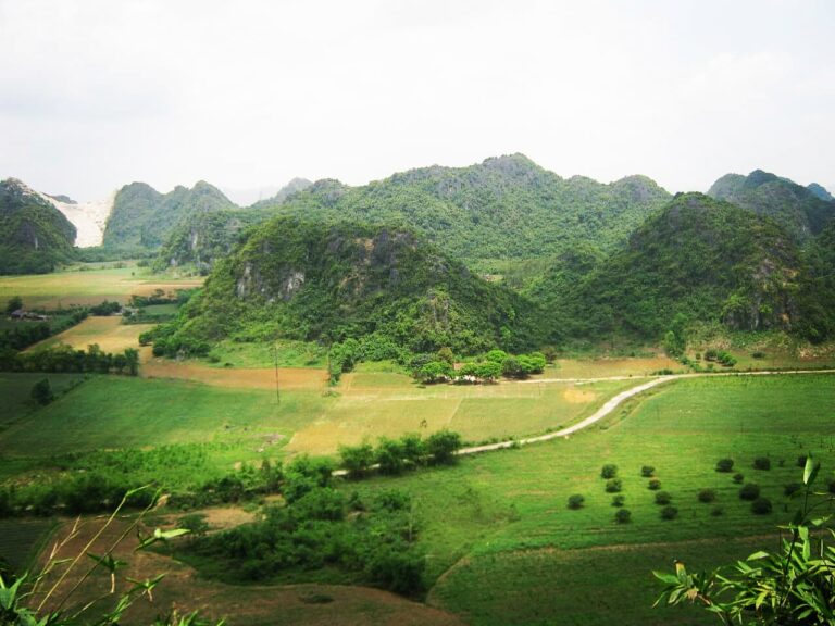 Thắng cảnh quốc gia đèo Ba Dội, hồ Cánh Chim… lâm nguy - Báo Người lao động